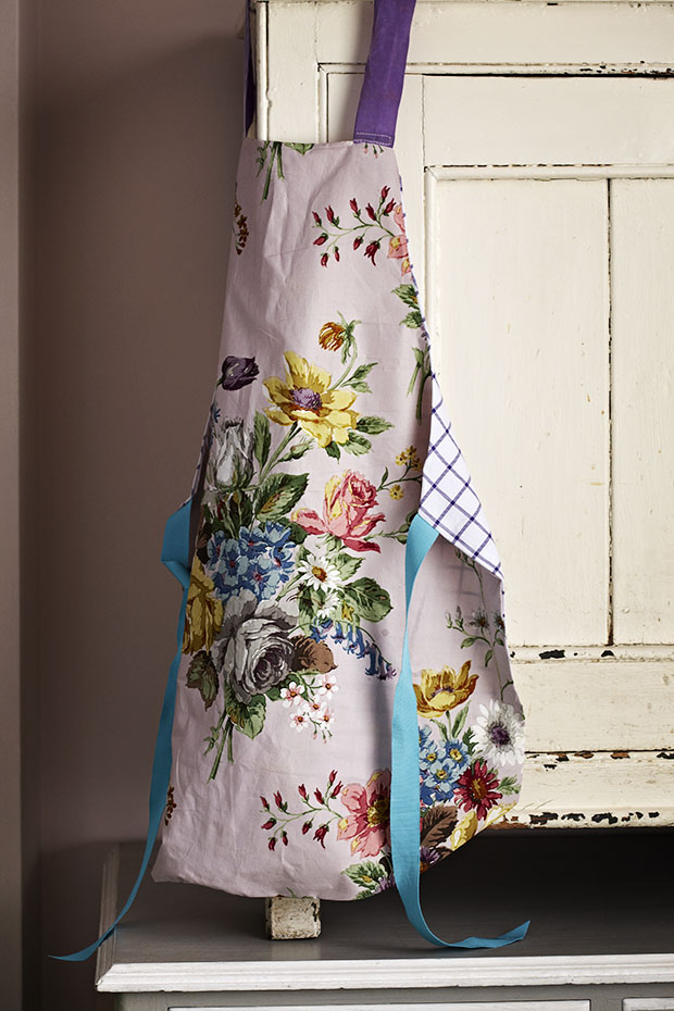 Make your own apron from an old shirt Easy craft projects